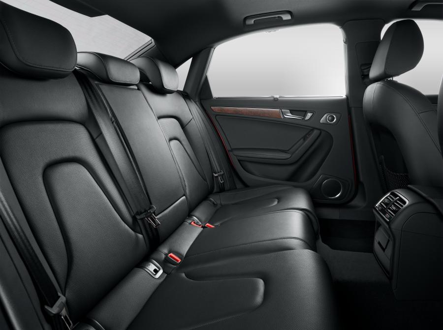 Интерьер Audi A4L 50 TFSI Quattro (B8, 8K) 2012 года  (CN) (фото 3 из 9)
